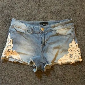 Denim Shorts w Lace